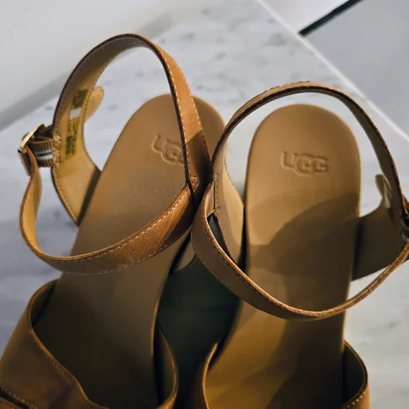 Ugg Women's Cloverdale Wedge Sandals Sz. 9.5 - Picture 4 of 8